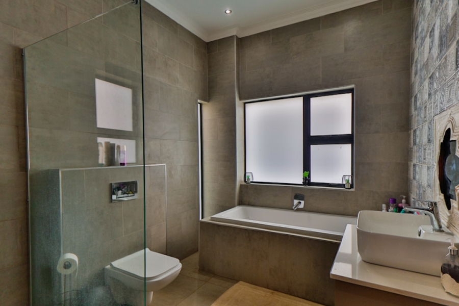 4 Bedroom Property for Sale in The Coves North West